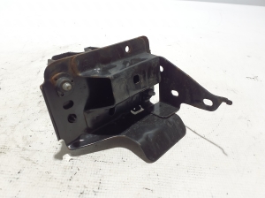  Front bumper bracket 