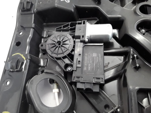 VOLVO XC90 (2015–2024) Aizmugurējo durvju logu pacēlājs 31349765 - 6