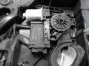 VOLVO XC90 (2015–2024) Aizmugurējo durvju logu pacēlājs 31349764 - 5