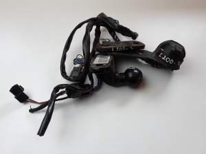 Tow hitch and its parts - 84400053