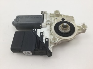 Rear side door window regulator motor - 1K0959704B