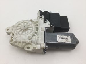 Volkswagen Passat B6 (2005–2010) Rear side door window regulator motor 3C9959703 - 3