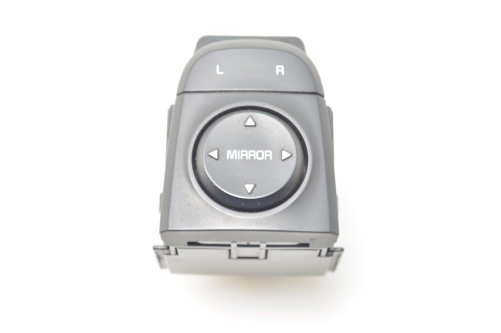 Kia Sportage (2016–2021) Mirror control switch 93530D9100 Kia Sportage (2016–2021) Mirror control switch 93530D9100