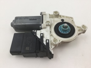 Rear side door window regulator motor - 1K0959704P