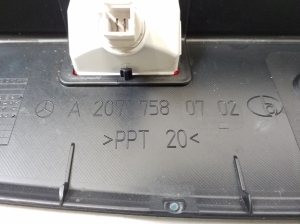 Mercedes Benz E-Class W207 (2009–2017) Sonstiges Teil der Heckklappenverkleidung A2077580702 - 4
