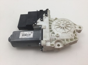 Volkswagen Passat B6 (2005–2010) Rear side door window regulator motor 3C9959704 - 2