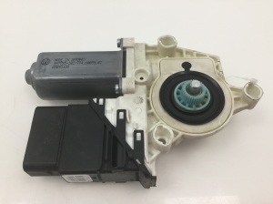 Rear side door window regulator motor - 3C9959704