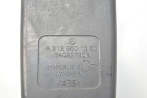 Mercedes Benz E-Class W212 (2009–2015) Aizmugurējā drošības jostas sprādze A2128601969 - 3