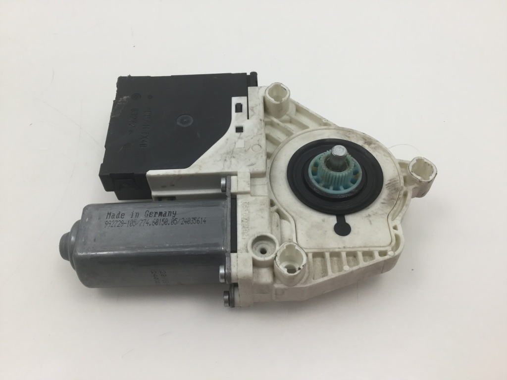 Volkswagen Passat B6 (2005–2010) Esiukse aknatõstuki mootor 1K0959702K Volkswagen Passat B6 (2005–2010) Esiukse aknatõstuki mootor 1K0959702K
