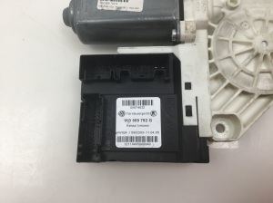 Volkswagen Passat B6 (2005–2010) Esiukse aknatõstuki mootor 1K0959702K - 2