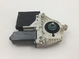 Priekšējo durvju logu pacēlāja motoriņš - 1K0959702K
