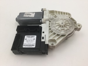 Volkswagen Passat B6 (2005–2010) Esiukse aknatõstuki mootor 1K0959702K - 3