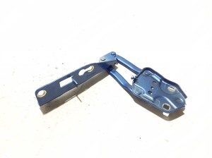  Engine cover hinge 