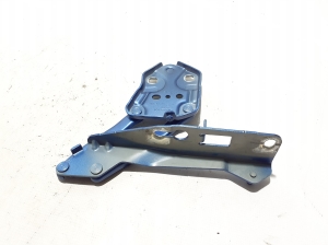  Engine cover hinge 