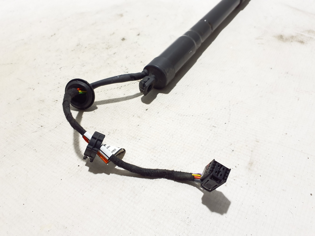 VOLVO XC40 1 generation (2017-2024) Right Side Tailgate Gas Strut 32296297 23856903