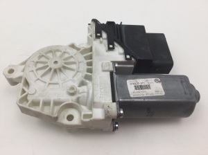Volkswagen Passat B6 (2005–2010) Hinterer Seitentür-Fensterhebermotor 1K0959703F - 2