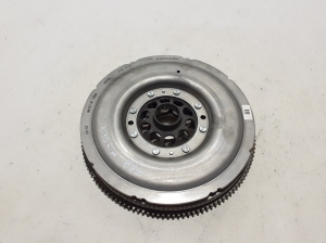  Clutch flywheel 