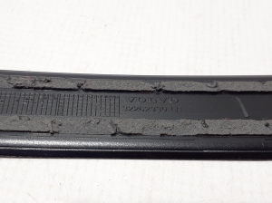  Exterior trim of the rear strut 