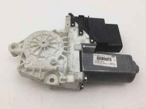 Volkswagen Passat B6 (2005–2010) Hinterer Seitentür-Fensterhebermotor 1K0959703P - 3