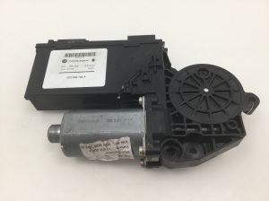 Volkswagen Touareg I (2002–2010) Esiukse aknatõstuki mootor 7L0959702D - 2