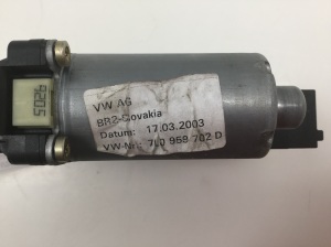 Volkswagen Touareg I (2002–2010) Esiukse aknatõstuki mootor 7L0959702D - 3