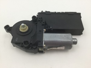 Fensterhebermotor vorne - 7L0959702D