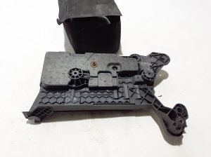 Skoda Octavia III (2013–2019) Batteriehalter 5Q0915321J - 3