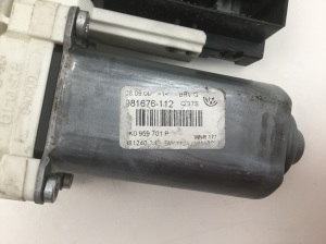 Volkswagen Passat B6 (2005–2010) Front door window regulator motor 1K0959401P - 3