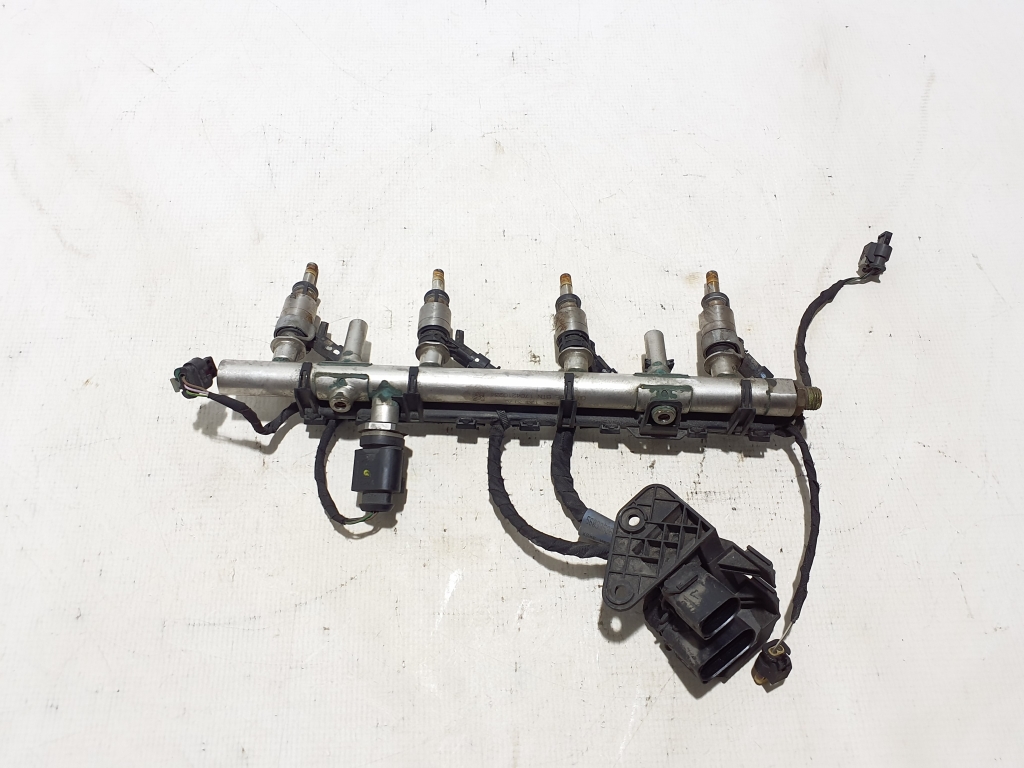 SKODA Octavia 3 generation (2013-2020) Fuel Rail 06K133317G 23889450