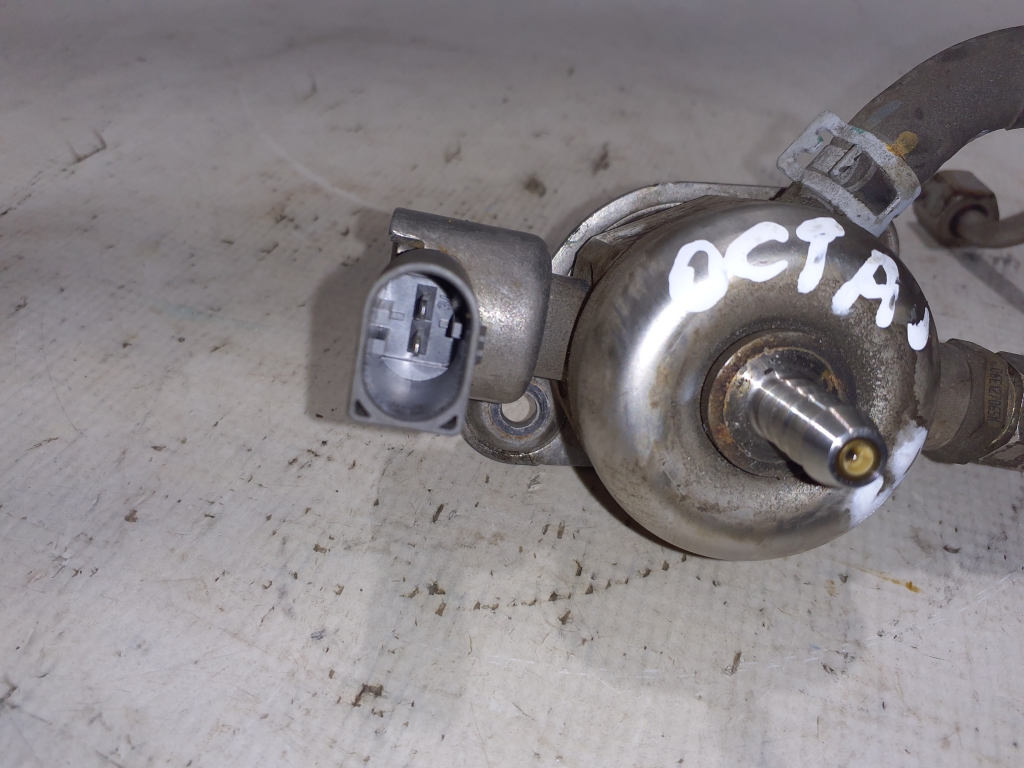 SKODA Octavia 3 generation (2013-2020) Fuel Pump 06K127025E 23888038