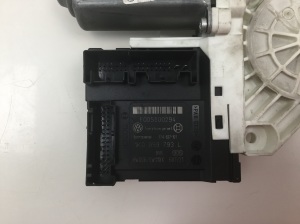 Volkswagen Passat B6 (2005–2010) Front door window regulator motor 1K0959701P - 2