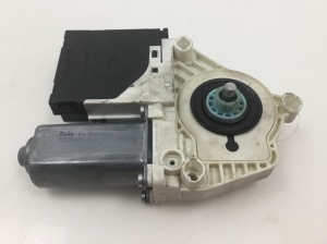 Front door window regulator motor - 1K0959701P