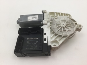 Volkswagen Passat B6 (2005–2010) Front door window regulator motor 1K0959701P - 4