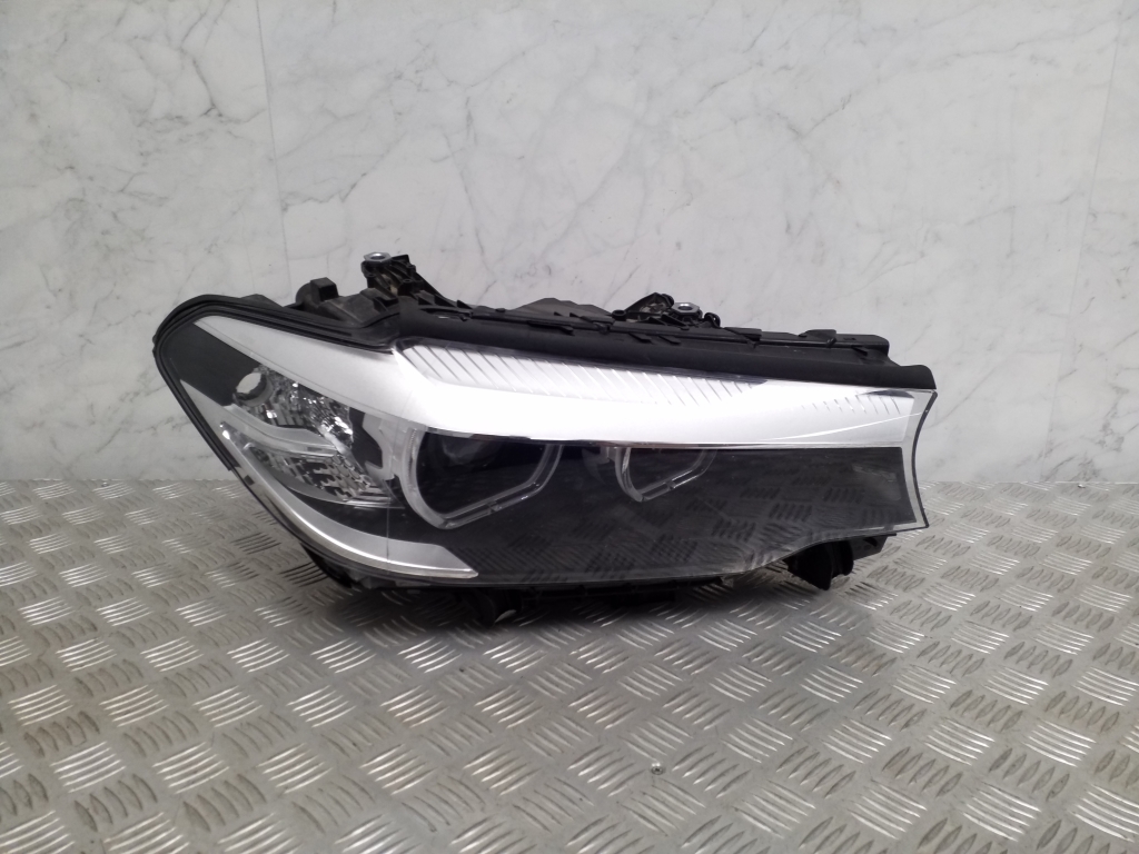 BMW 5 Series G30/G31 (2016-2023) Front Right Headlight 8499112 25027930