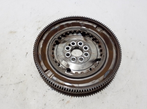  Clutch flywheel 