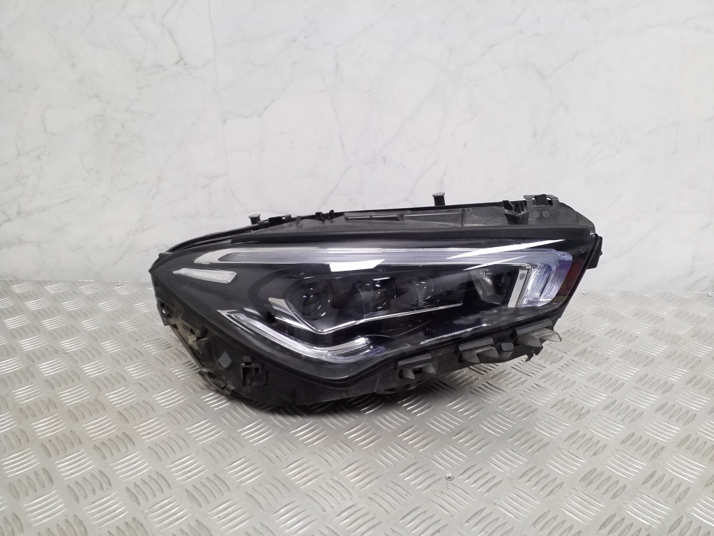 Mercedes Benz CLA-Class W118 (2019–2026) Esituli A1189069000 Mercedes Benz CLA-Class W118 (2019–2026) Esituli A1189069000