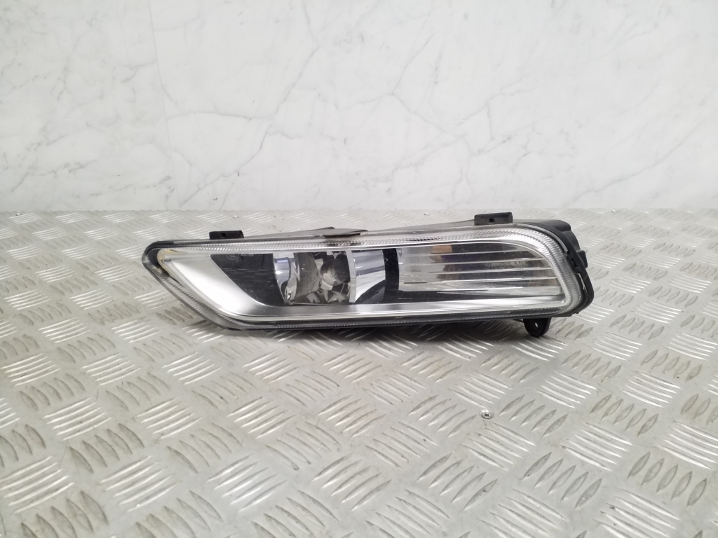 VOLKSWAGEN Passat B7 (2010-2015) Front Left Fog Light 17662401 25027866