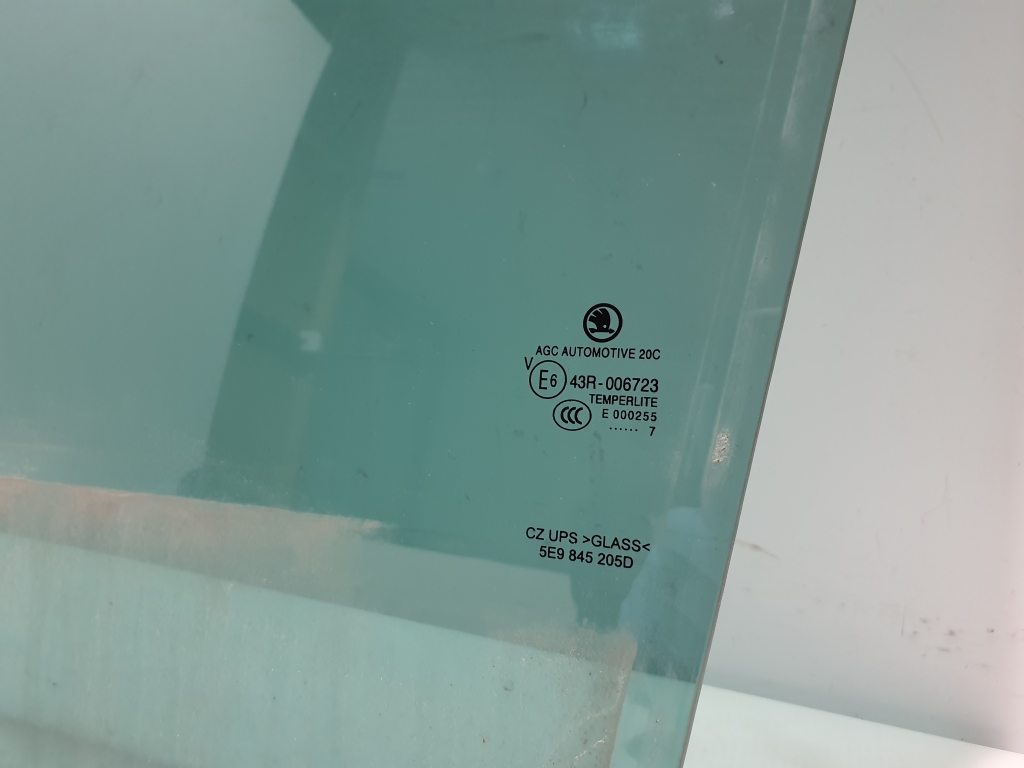SKODA Octavia 3 generation (2013-2020) Kairys šoninių durų stiklas 5E9845205D 23887994
