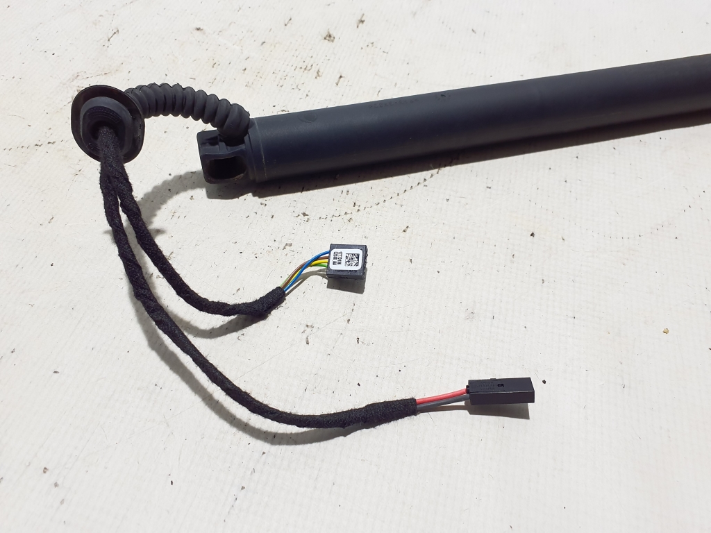 SKODA Octavia 3 generation (2013-2020) Left Side Tailgate Gas Strut 5E9827851F 23881244