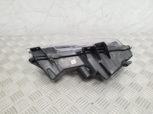 Tesla Model 3 3 (2016–2024) Front-Nebelscheinwerfer 107739500D - 3