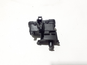 Skoda Octavia III (2013–2019) Kütuse täiteava korgi lukustus 7P0810773D - 3