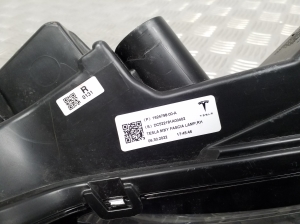 Tesla Model 3 3 (2016–2024) Front-Nebelscheinwerfer 162479800A - 2