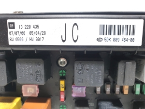 Opel Astra H (2004–2010) Drošinātāju bloki 13220435  5DK00946400 - 2