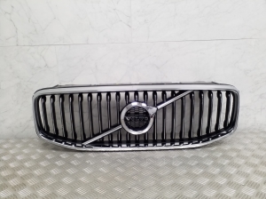  Front grille 