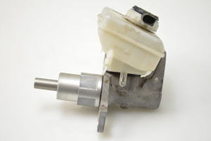  Master cylinder 