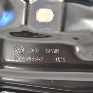 Volkswagen Tiguan (2017–2026) Vēl viena priekšējā bufera sijas detaļa 5NA805567 - 4
