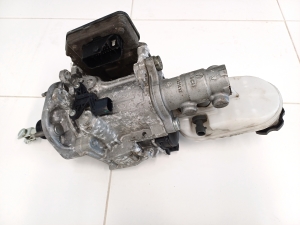 Tesla Model S S (2012–2026) Brake master cylinder 1037123-00-A - 2