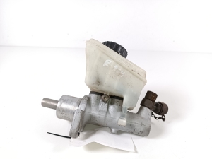 Mercedes Benz G-Class 463 (1990–2018) Brake master cylinder A0064300101 - 2