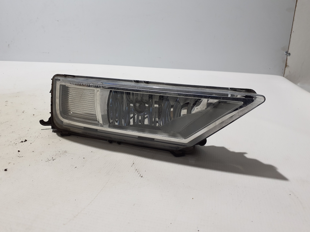 VOLKSWAGEN Tiguan 2 generation (2016-2024) Front Right Fog Light 5NA941700A 23965716