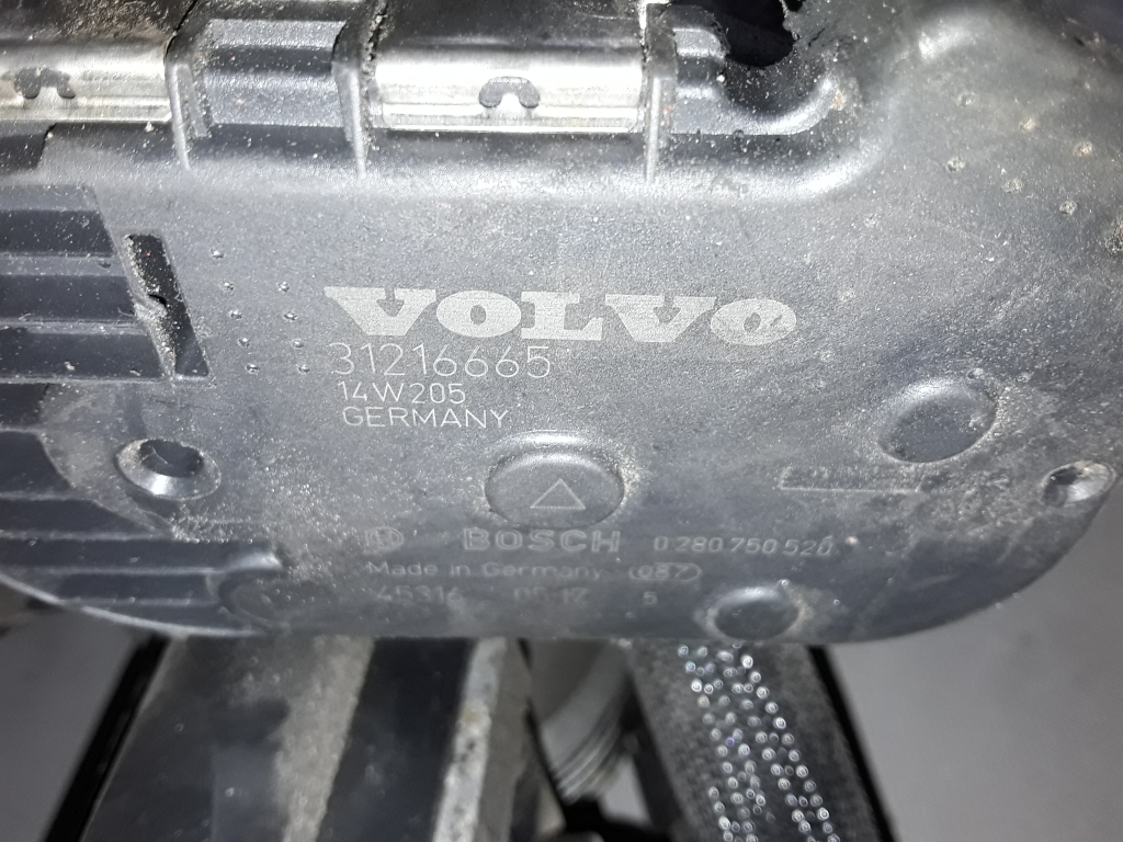 VOLVO V70 3 generation (2007-2020) Throttle Body 31216665 24132552